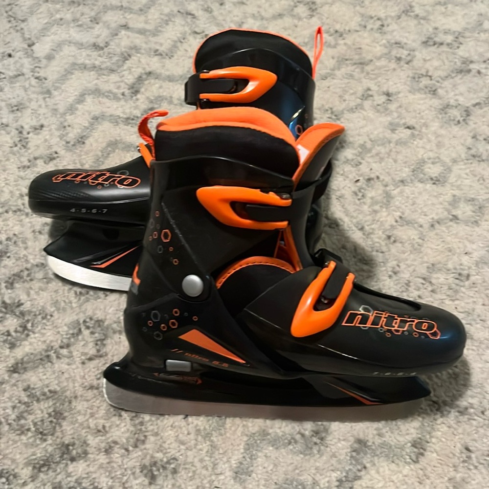 Youth ice skates sizes 4 to 7- Nitro